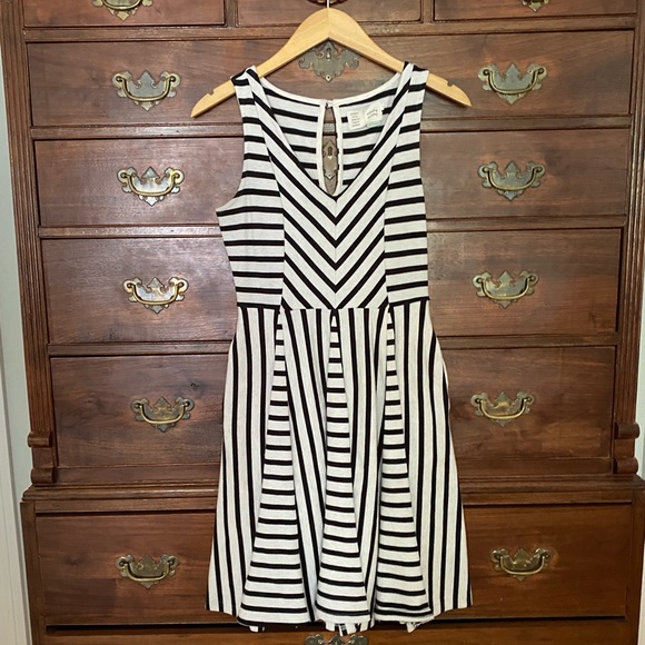 {anthropologie} Striped V Neck Dress - Picture 2 of 9